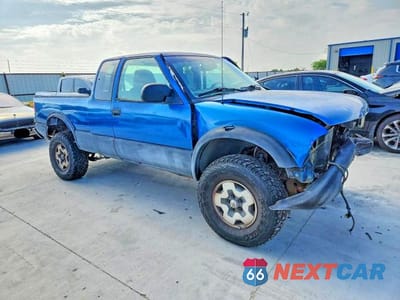 Czwarte zdjęcie samochodu z boku: 2001 CHEVROLET S TRUCK S10 VIN:1GCCT19W618197535 - miniatura