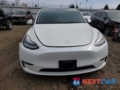 Piąte zdjęcie samochodu w środku: 2021 TESLA MODEL Y VIN:5YJYGAEE3MF191025 - miniatura