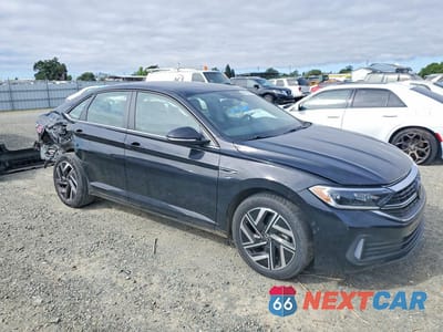 Czwarte zdjęcie samochodu z boku: 2024 VOLKSWAGEN JETTA SEL VIN:3VWGM7BU4RM037796 - miniatura