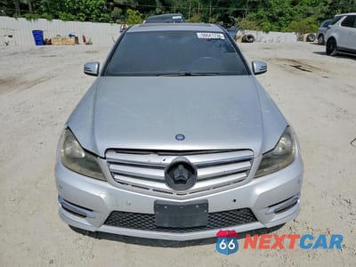 Piąte zdjęcie samochodu w środku: 2013 MERCEDES-BENZ C 250 VIN:WDDGF4HB1DR273790 - miniatura