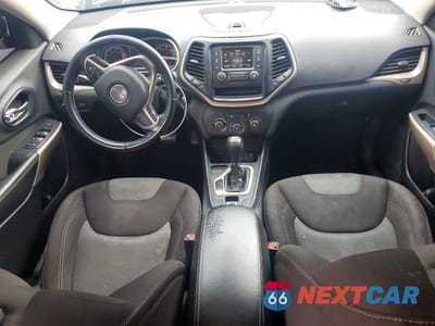 Zdjęcie 8 z 13 samochodu: 2018 JEEP CHEROKEE LATITUDE VIN:1C4PJLCB4JD518844 - miniatura