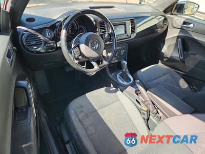 Zdjęcie 8 z 12 samochodu: 2017 VOLKSWAGEN BEETLE 1.8T VIN:3VWF17AT8HM609867 - miniatura
