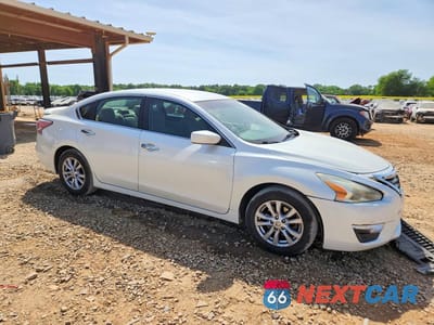 Czwarte zdjęcie samochodu z boku: 2014 NISSAN ALTIMA 2.5 S VIN:1N4AL3AP1EC290902 - miniatura