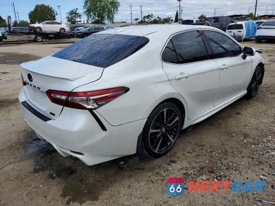 Trzecie zdjęcie samochodu z tyłu: 2019 TOYOTA CAMRY XSE VIN:4T1B61HK6KU850337 - miniatura