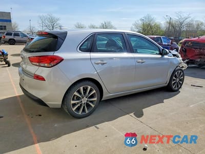 Trzecie zdjęcie samochodu z tyłu: 2019 HYUNDAI ELANTRA GT BASE VIN:KMHH35LE2KU095019 - miniatura