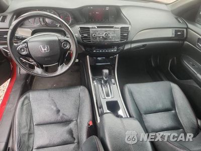 Zdjęcie 8 z 12 samochodu: 2017 HONDA ACCORD SPORT SPECIAL EDITION VIN:1HGCR2F15HA078943 - miniatura