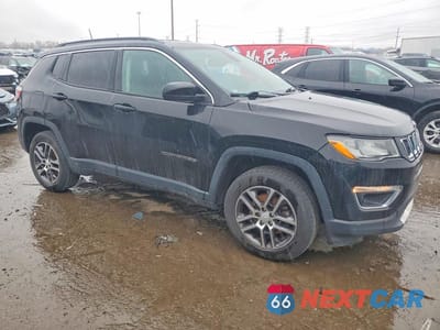 Czwarte zdjęcie samochodu z boku: 2017 JEEP COMPASS LATITUDE VIN:3C4NJDBB3HT597393 - miniatura