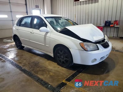 Czwarte zdjęcie samochodu z boku: 2005 KIA SPECTRA SPECTRA5 VIN:KNAFE161855109332 - miniatura