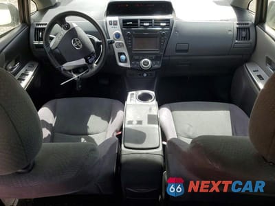 Zdjęcie 8 z 12 samochodu: 2014 TOYOTA PRIUS V TWO VIN:JTDZN3EU7E3362127 - miniatura