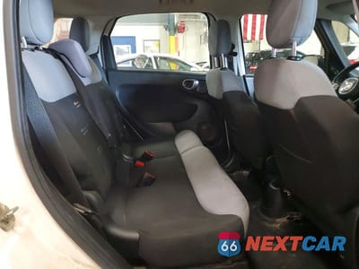Zdjęcie 11 z 13 samochodu: 2015 FIAT 500L POP VIN:ZFBCFAAH6FZ033372 - miniatura