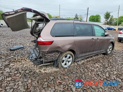 Trzecie zdjęcie samochodu z tyłu: 2020 TOYOTA SIENNA LE VIN:5TDKZ3DC9LS042074 - miniatura