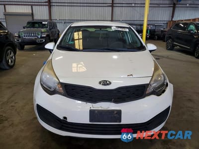 Piąte zdjęcie samochodu w środku: 2014 KIA RIO LX VIN:KNADM4A39E6400193 - miniatura