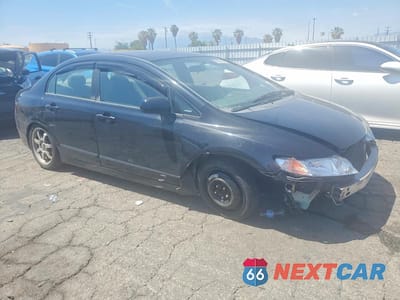Czwarte zdjęcie samochodu z boku: 2008 HONDA CIVIC LX VIN:2HGFA15588H353077 - miniatura