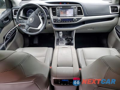 Zdjęcie 8 z 13 samochodu: 2019 TOYOTA HIGHLANDER XLE VIN:5TDJZRFH5KS568238 - miniatura