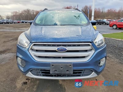 Piąte zdjęcie samochodu w środku: 2018 FORD ESCAPE SE VIN:1FMCU9GD3JUB75203 - miniatura