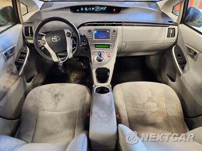 Zdjęcie 8 z 12 samochodu: 2015 TOYOTA PRIUS TWO VIN:JTDKN3DU9F0397077 - miniatura