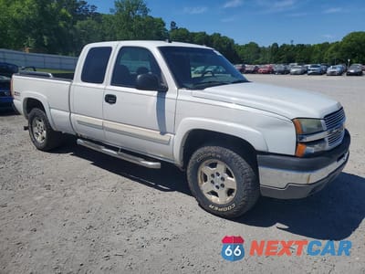 Czwarte zdjęcie samochodu z boku: 2004 CHEVROLET SILVERADO K1500 VIN:2GCEK19T941247899 - miniatura