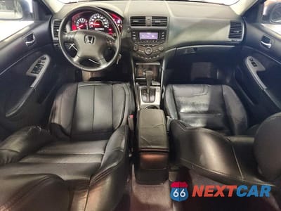 Zdjęcie 8 z 13 samochodu: 2005 HONDA ACCORD EX VIN:1HGCM66505A030027 - miniatura