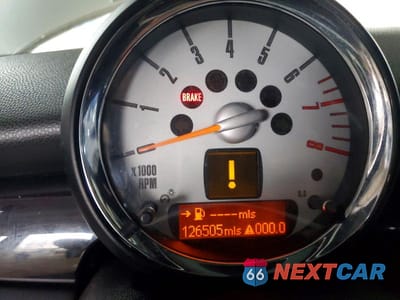 Zdjęcie 9 z 11 samochodu: 2007 MINI COOPER VIN:WMWMF33537TU60719 - miniatura