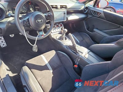 Zdjęcie 8 z 12 samochodu: 2024 TOYOTA GR 86 PREMIUM VIN:JF1ZNBE17R9760446 - miniatura