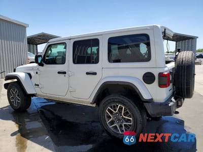 Drugie zdjęcie samochodu z przodu: 2025 JEEP WRANGLER SAHARA VIN:1C4PJXEN1SW546900 - miniatura