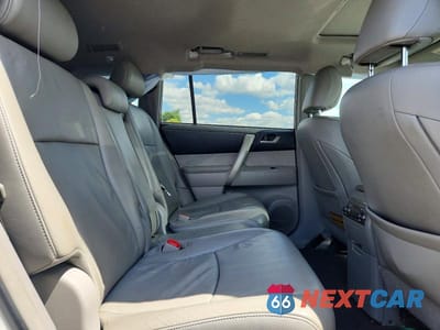 Zdjęcie 11 z 13 samochodu: 2013 TOYOTA HIGHLANDER SE VIN:5TDZK3EH1DS105165 - miniatura