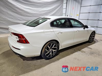 Trzecie zdjęcie samochodu z tyłu: 2020 VOLVO S60 T6 MOMENTUM VIN:7JRA22TK7LG042069 - miniatura