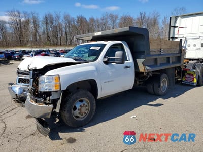 2012 CHEVROLET SILVERADO DUMP TRUCK 1GB3KZCL2CF118428 - główne zdjęcie licytacji z USA - miniatura