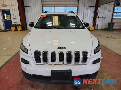 Piąte zdjęcie samochodu w środku: 2017 JEEP CHEROKEE SPORT VIN:1C4PJLABXHW669205 - miniatura