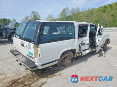 Trzecie zdjęcie samochodu z tyłu: 1996 CHEVROLET SUBURBAN C1500 VIN:3GNEC16RXTG152335 - miniatura