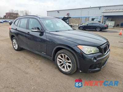 Czwarte zdjęcie samochodu z boku: 2015 BMW X1 XDRIVE28I VIN:WBAVL1C50FVY25782 - miniatura
