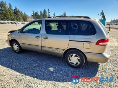 Drugie zdjęcie samochodu z przodu: 2002 TOYOTA SIENNA LE VIN:4T3ZF13C12U484390 - miniatura