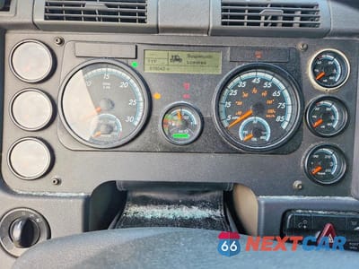 Zdjęcie 8 z 10 samochodu: 2015 FREIGHTLINER CASCADIA 125 VIN:1FUGGLDV9FLGF9131 - miniatura