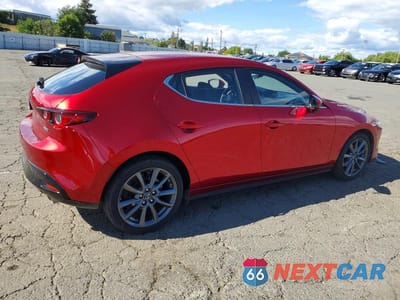 Trzecie zdjęcie samochodu z tyłu: 2022 MAZDA 3 SELECT VIN:JM1BPAKL1N1506777 - miniatura