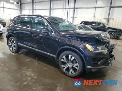 Czwarte zdjęcie samochodu z boku: 2017 VOLKSWAGEN TOUAREG WOLFSBURG VIN:WVGRF7BP5HD006143 - miniatura