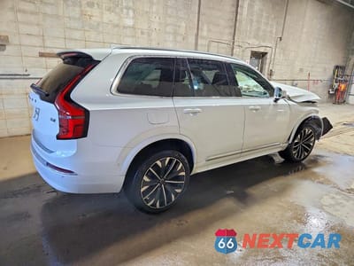 Trzecie zdjęcie samochodu z tyłu: 2026 VOLVO XC90 PLUS VIN:YV4062PE4T1509368 - miniatura