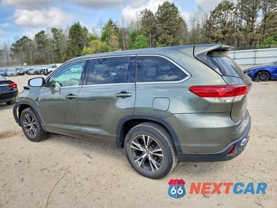 Drugie zdjęcie samochodu z przodu: 2018 TOYOTA HIGHLANDER LE VIN:5TDZARFH3JS041257 - miniatura