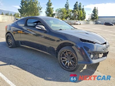 Czwarte zdjęcie samochodu z boku: 2016 HYUNDAI GENESIS COUPE 3.8 R-SPEC VIN:KMHHU6KJ9GU134097 - miniatura