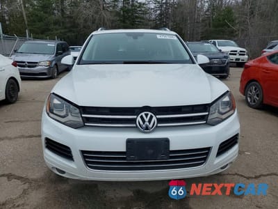 Piąte zdjęcie samochodu w środku: 2014 VOLKSWAGEN TOUAREG V6 VIN:WVGEF9BP5ED003586 - miniatura