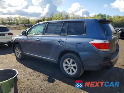 Drugie zdjęcie samochodu z przodu: 2012 TOYOTA HIGHLANDER BASE VIN:5TDBK3EHXCS138164 - miniatura