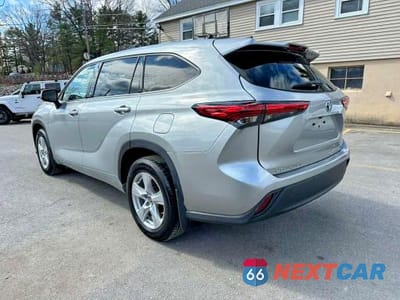 Drugie zdjęcie samochodu z przodu: 2022 TOYOTA HIGHLANDER HYBRID LE VIN:5TDBBRCH9NS555235 - miniatura