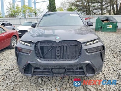 Piąte zdjęcie samochodu w środku: 2025 BMW X7 M60I VIN:5UX33EM02S9X33188 - miniatura