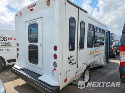Trzecie zdjęcie samochodu z tyłu: 2024 FORD E350 SHUTTLE BUS VIN:1FDEE3FN2RDD02709 - miniatura