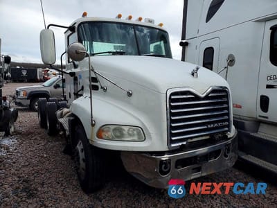 2016 MACK 600 CXU600 1M1AW21YXGM010847 - główne zdjęcie licytacji z USA - miniatura