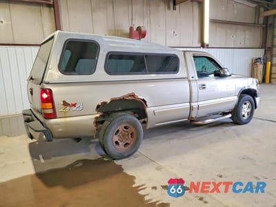 Trzecie zdjęcie samochodu z tyłu: 2002 CHEVROLET SILVERADO K1500 VIN:1GCEK14V52Z106941 - miniatura