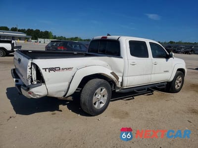 Trzecie zdjęcie samochodu z tyłu: 2015 TOYOTA TACOMA V6 VIN:5TFMU4FN6FX033889 - miniatura