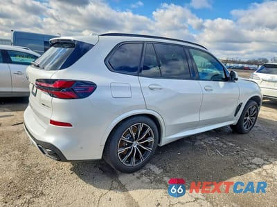 Trzecie zdjęcie samochodu z tyłu: 2026 BMW X5 XDRIVE50E VIN:5UX43EU08T9208142 - miniatura