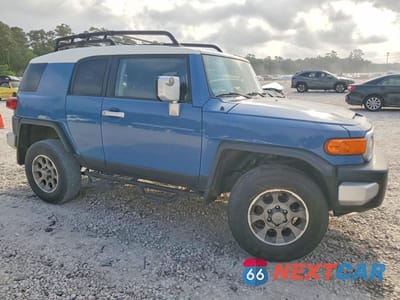 Czwarte zdjęcie samochodu z boku: 2013 TOYOTA FJ CRUISER BASE VIN:JTEBU4BF4DK163617 - miniatura