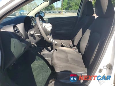 Zdjęcie 7 z 12 samochodu: 2018 NISSAN VERSA S VIN:3N1CN7APXJL888203 - miniatura