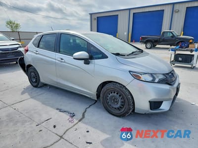 Czwarte zdjęcie samochodu z boku: 2015 HONDA FIT LX VIN:3HGGK5H51FM755400 - miniatura